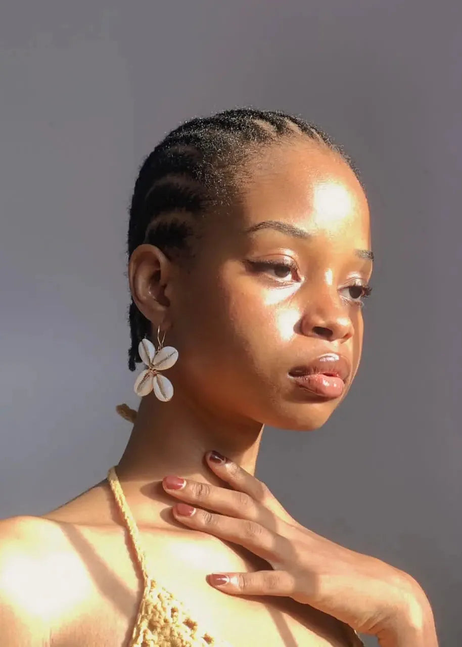 RENIKEJI Earrings Beige Abi Cowrie Flower Earrings