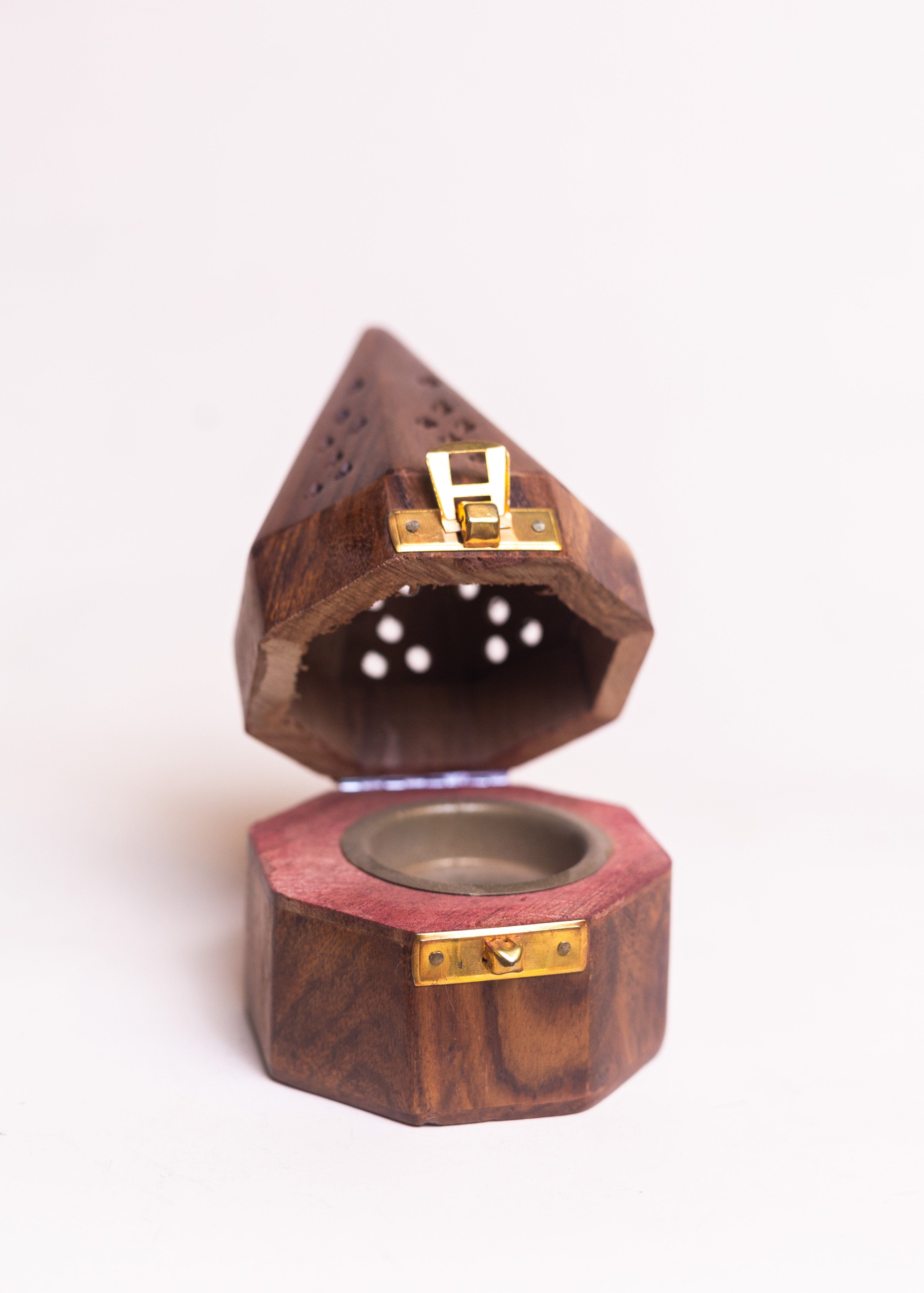 Iro Lagos Fragrance Brown Oud burner (wooden)
