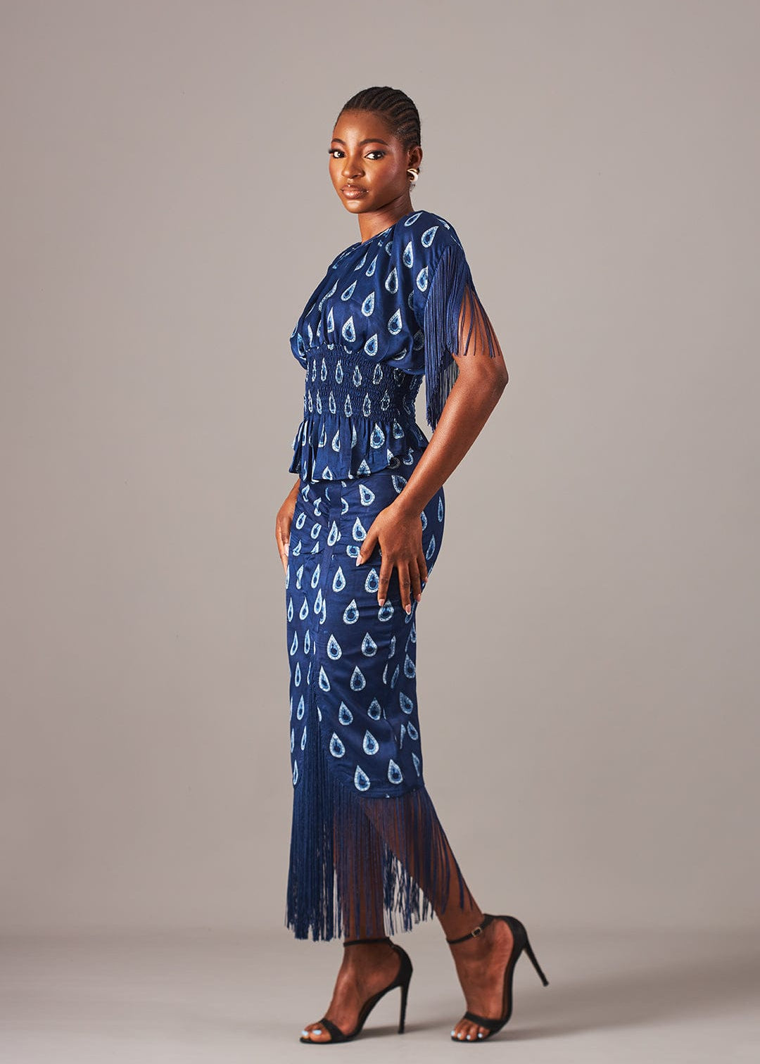 Kwelaku Skirts Raindrop Ruched Midi Skirt with Fringe