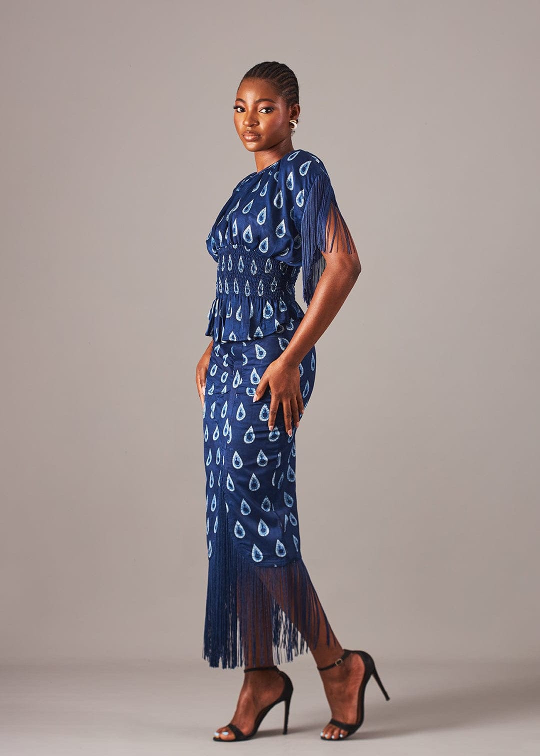 Kwelaku Skirts Raindrop Ruched Midi Skirt with Fringe
