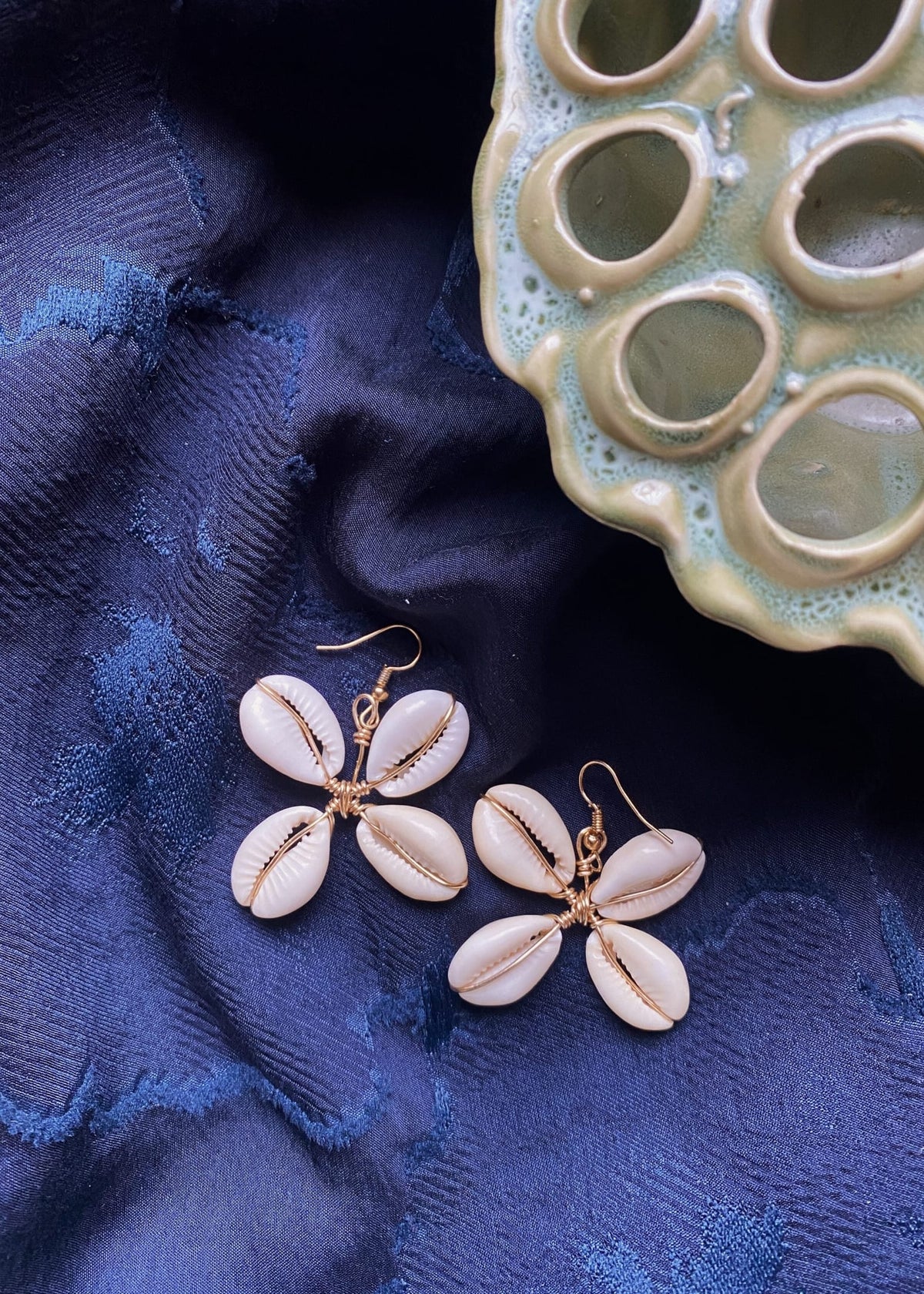RENIKEJI Earrings Beige Abi Cowrie Flower Earrings